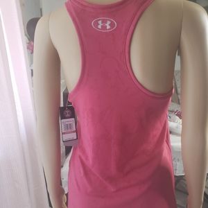 Woman activewear under armour top
